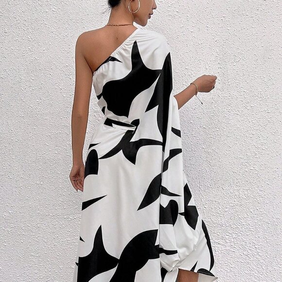 Blacxk & White Boho Women's Full-Print Asymmetric Neckline Dress - Picture 5 of 5
